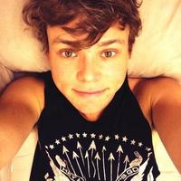 Ashton (@ashtoncuddlebug) 's Twitter Profile