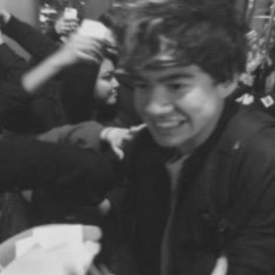don't follow this account back follow @blinklrhx i'll rt/fav anything just ask