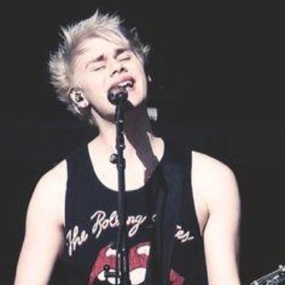 _punkrockmgc's profile picture. free follow from @xjetblackmgcx follow her because she'll give you pizza **voting on @BTLunicorn because of tweet limit**