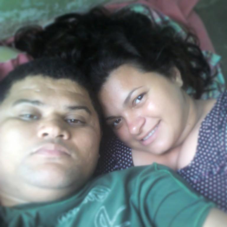 sou evangélico gosto muito de adorar ao senhor Jesus com meu teclado... amo a Jesus e minha familiaESPOSA-Bárbara Kathylara-FILHOS:Isaque, Lídia, André e Daví