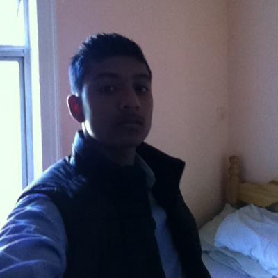 follow me and i follow back 
follow @similes4zoe she follows bak