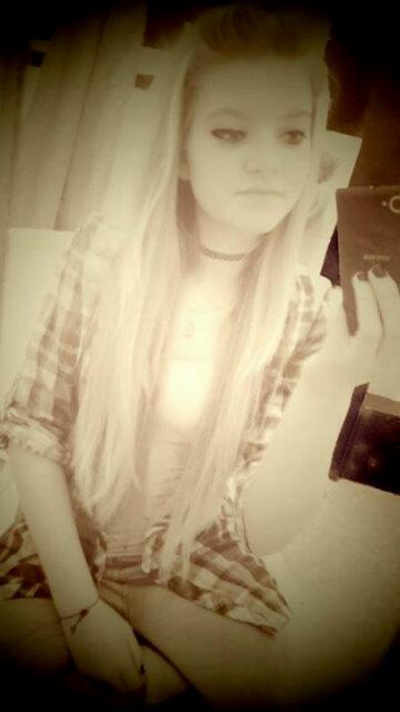 Follow me ill follow back. BANDS are everything ^.^