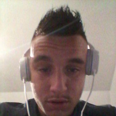 20 ans supporter de la #TeamPSG vois la vie au jour le jour #prendsontemps
