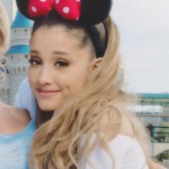 i just really love ari and sel