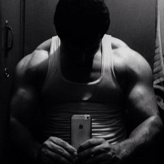 EsmatMh's profile picture. 