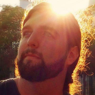 Inquieto en tecnología y pensamiento. Ingeniero no es un título, es una actitud.