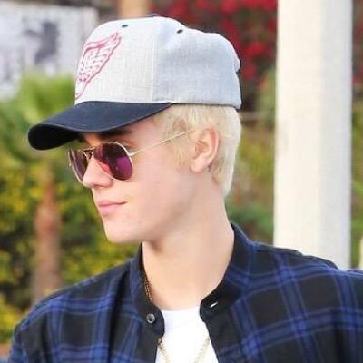 Follow @BieberTheBizzle she follows back Click the link in my first tweet for some free follows :)