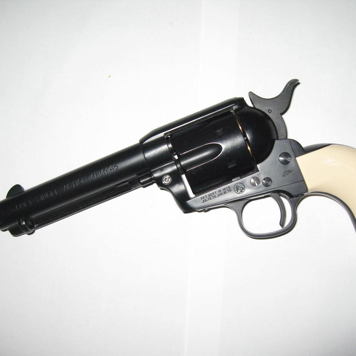 銃の画像をツイートしていきます
ミリタリー好きな方は是非フォロー＆ＲＴしてね(^^)/