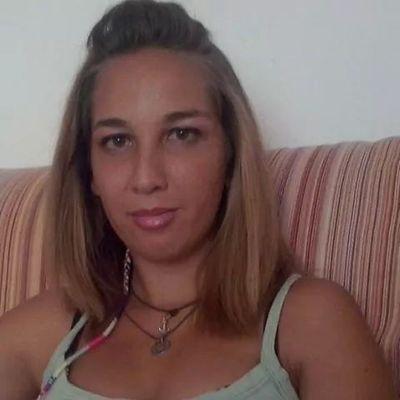 mi chiamo Rachele, ho 19 anni amo Demi lovado, gli one direction, Justin bieber e molti altri :)
