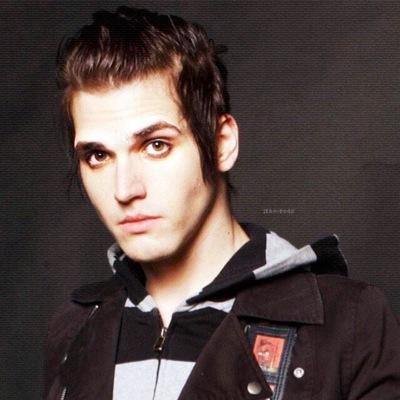 {Extremely in love with my beautiful fiancé @SaintZvein!}{@SuicidalGee_RP is my big brother}{19}{RP}