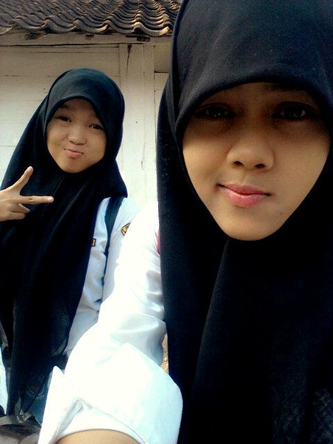 Mungkin kita memang jauh, tapi tuhan tau Niat kita :) Always Love you .