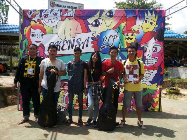 @Ldyseptina (vokalis), @NoorRidha (Gitaris), @Nthunkuntung (gitaris), @StwnMuhammad (drummer), @ElfanH (Bassis), @Whydimuhammad (crew manager)