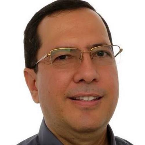 Filósofo, Magister y Doctor en Educación. Profesor Titular de la Universidad Industrial de Santander. Miembro del Consejo Municipal de Paz de Bucaramanga.