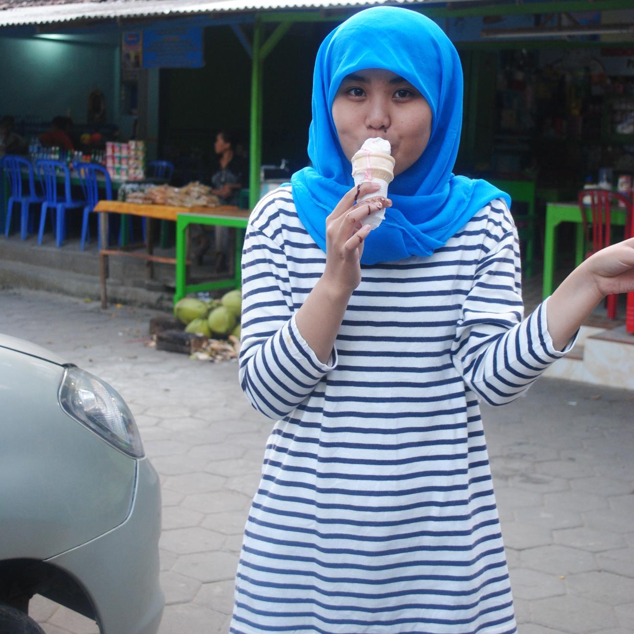 LindaSahab's profile picture. Coffee | drama korea | langit | hujan