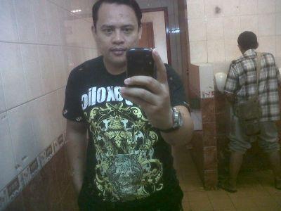 DikaIwan8117's profile picture. male