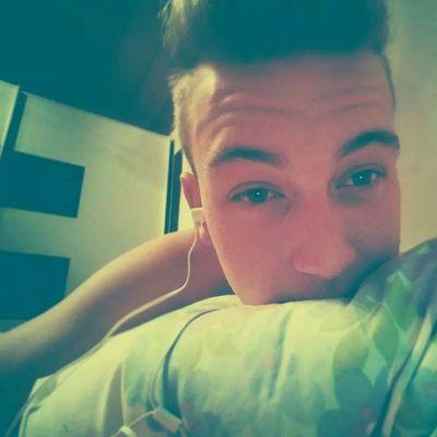 Maurice|| 16 year's old || Grüne Augen || 1,72|| Belieber || Kid ink || ✋