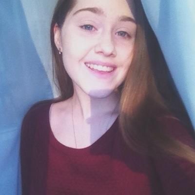 Hiiiiiiiiii baby. Cute as a B***** every single one of you. One Direction and 5SOS family✨ one day i wiil change my twitter name at 'HE FOLLOWED ME'