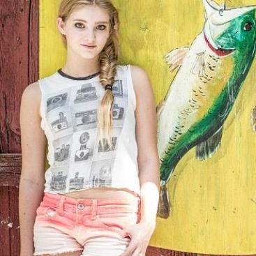 TaylorBotwin's profile picture. I'm a sixteen year old girl who's been left alone and there is no one to love me Brother is @SexyHotSilas