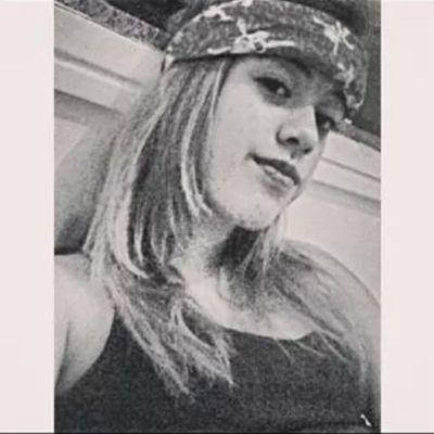 hi, my name is Barbara Loiola
i'm 15 years old 
live in Brazil 
 in love with electronic music and movies 
✌