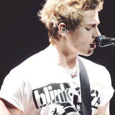 shelukesperf96's profile picture. I'm just a normal average CRAZY fangirl and yes! 5SOS IS AWESOME! your argument is invalid