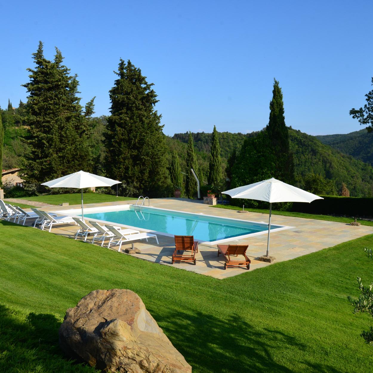 Typical Tuscan country house in the heart of Chianti hills. Come and visit us! info@ilcolledelchianti.it  +39 3339078651