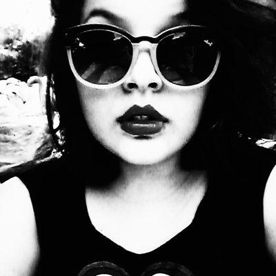 Gay. Fã de Paramore. Brazilian. Flawless ★☆ Onde não puderes amar, não te demores. -Frida Kahlo