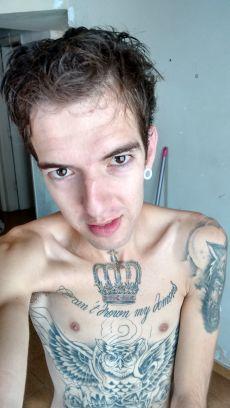 tudo ke eu falo é mentira acreditem pra que suas mamães nauum se irritem seus papais naum gritem e os emos naum me imitem

coffee and maryjane