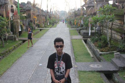 owner and founder brand di HemisphirE_bali clothing | invite: 52371E53  | Player disc jockey (DJ) | contact Hendra: 085 737 130 523
