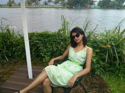 poojassalian1's profile picture. 