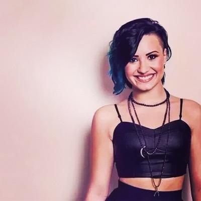 Queremos ajudar vcs com o follow dos seus idolos e a conseguirem vários seguidores ATIVEM nossas notificações e fiquem ligados precisamos de 1 adm
briela•carol