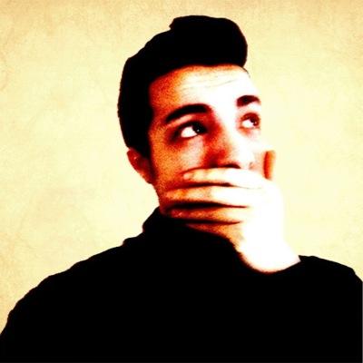 Bella ragazzi! benvenuti da YoaxelGamer93,sono uno youtuber italiano,adoro recitare,scherzare,disegnare e cosa piu importante adoro i marshmallow✌️