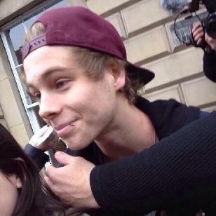 free follow from @untitledlukey + @punkaustralion ! ✨