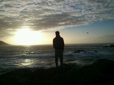 christiansg91's profile picture.  Me mire al espejo con los ojos de quien me odia. Y me senti euforico