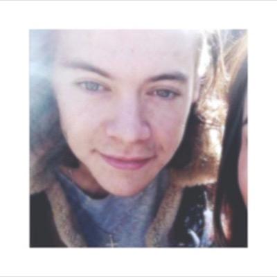 fooIsgoldstyles's profile picture. @MOMENTINTlME