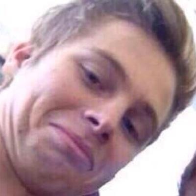 DONT FOLLOW PLZ ❤️❤️❤️HII @5SOS4PIZZA has given you a FREE FOLLOW & Luke Pictures for Manips:)❤️ Thanks❄️
