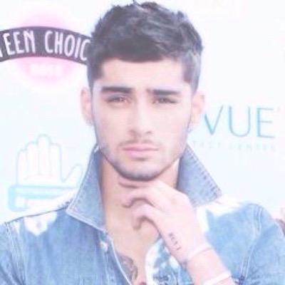 Follow @Maliksgxlaxy and ask her for a dm to 5/4 (: || Zayn should follow @Maliksgxlaxy (: