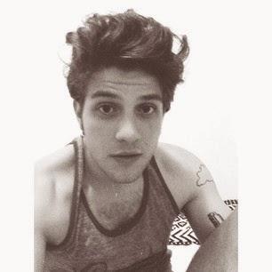 Vou gritar pra todo mundo ouvir seu sorriso é o que me faz feliz, mas se não for você não é mais ninguém @ChayLeao || @Cynthya_Gomes