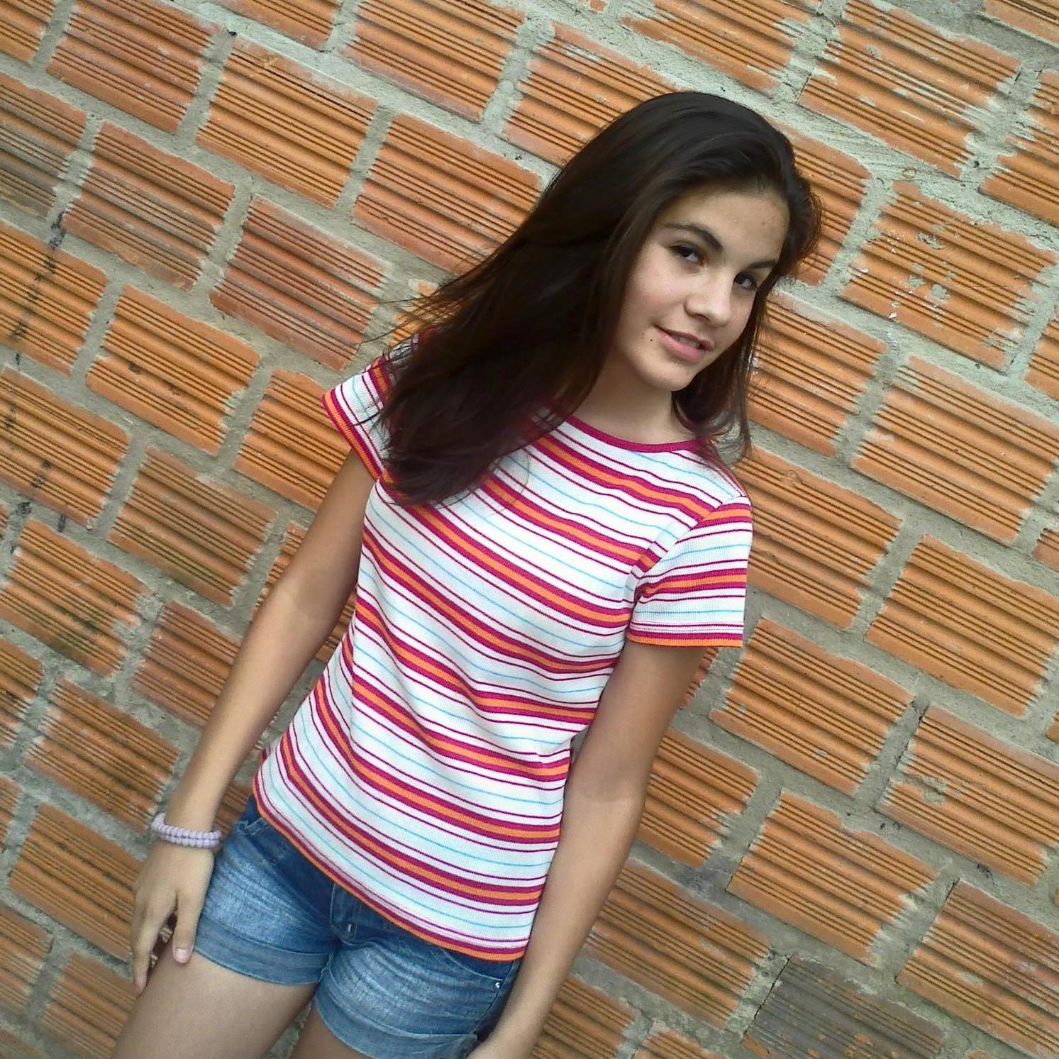 Ela so que viver numa boa :)