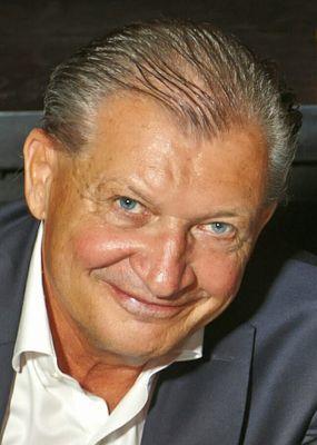 unabhängiger VR, zugelassener Revisionsexperte, Präsident des größten Schweizer Verbandes Rechnungslegung und Controlling, Aufbau/Führung Schweizer Bank