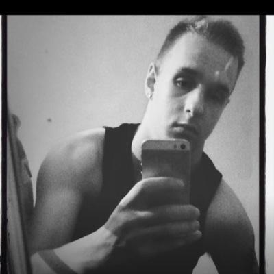 arron 18 years old # follow and ill follow back :)