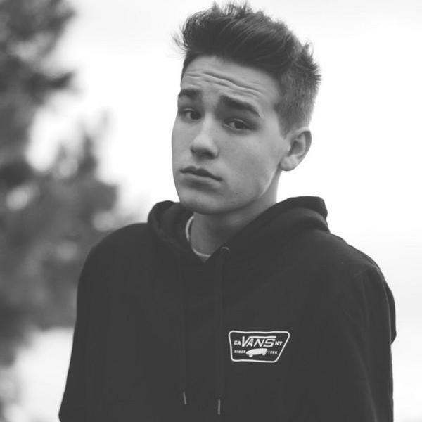 |14|5sos|JacobWhitesides|ShawnMendes|MatthewEspinosa|Nash Grier|HayesGrier|ChrisBrown|