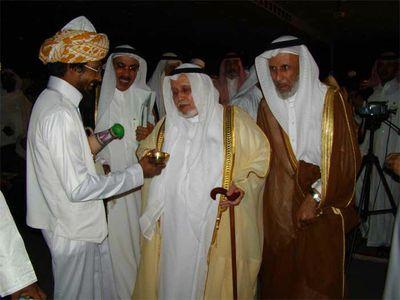 اتمنى لكل مسلم ان يشرب ماء زمزم المبارك