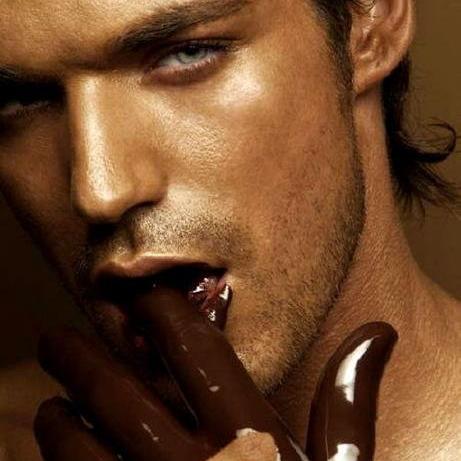 Hijo de @WarGod_Ares y @GoddesOfLove_A , dios del Amor || Erotes favorito de mamá || Sí, soy cupido, así que cuidado con mis flechas.||~El amor es ciego~||