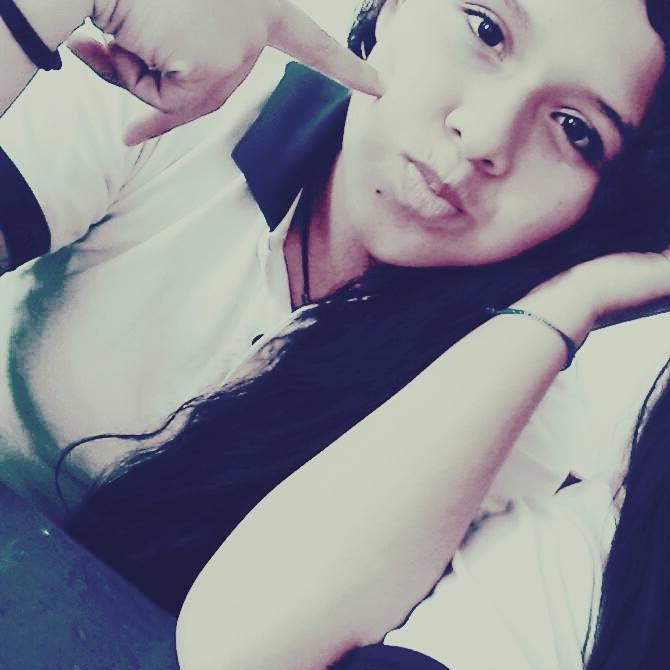 I Love k-pop, loca, amante del chocolate y del Anime(Otaku) asdasd XD http://t.co/cbNl8J1vhU