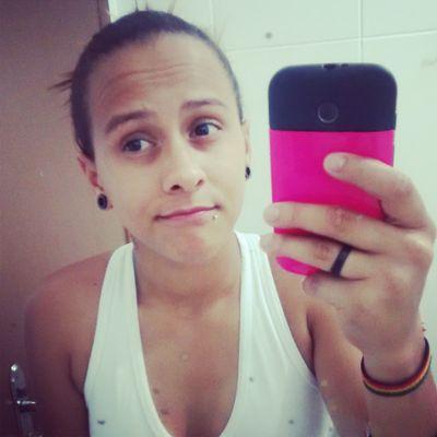 • Menina , que que é isso? Desse jeitinho você acaba comigo
, sentando , sentando, bem devagarinho ' ♪ *--*  ;33