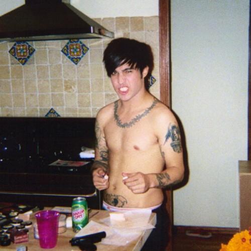 SuicidalPete_'s profile picture. Hey.. I'm Pete, it won't surprise me if no one talks to me.. I'll just sit in a corner.. Student at emoversity..