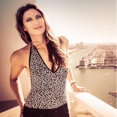 NatalieComo's profile picture. Stylist / Vintage Collector / Detail Appreciator