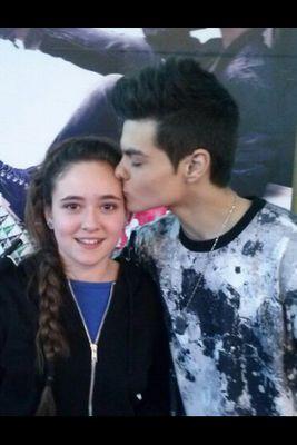 E visto a @AbrahamMateoMus en el conci de Gandía y a Jesus y Dani(Gemeliers) en su casa que fui a verlos y el 3 de octubre a Burjassot (Valencia) Concierto de m