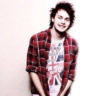 Like One Direction and 5sos !!!! Have a huge crush on @Michael5SOS and @Harry_Styles ....