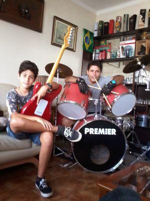 heavy metal.guitarra.futebol.never end.meninas lindas★♡♥